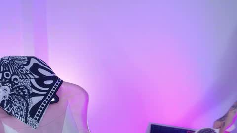 Snapshot of sweetcrime chatting on September 29, 2:32 am       Independent model online show from September 29, 2:32 am