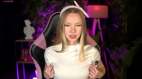 Lina online show from March 11, 4:21 pm