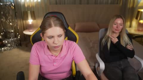 Amelia online show from October 7, 2:13 pm