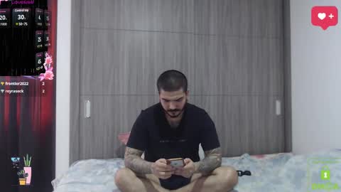 Snapshot of sweetdesires_ chatting on February 22, 9:15 pm online show from February 22, 9:15 pm