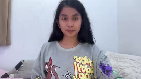 Snapshot of sweetdoll_angela chatting on October 29, 7:43 am sweetdoll_angela online show from October 29, 7:43 am