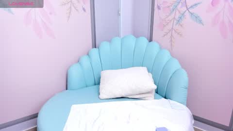 Snapshot of sweetgirl4u_ chatting on February 5, 6:15 pm MIA  online show from February 5, 6:15 pm