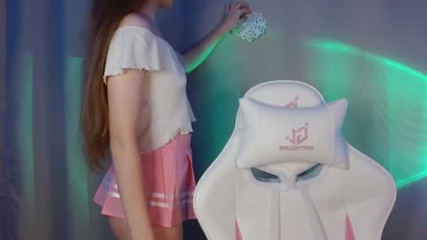 Annie online show from December 4, 11:41 pm