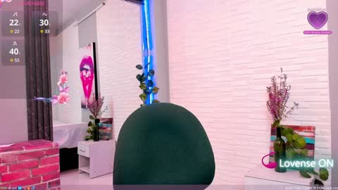 Snapshot of sweetieandjuiicy chatting on February 1, 3:18 pm Call me Nataly  online show from February 1, 3:18 pm
