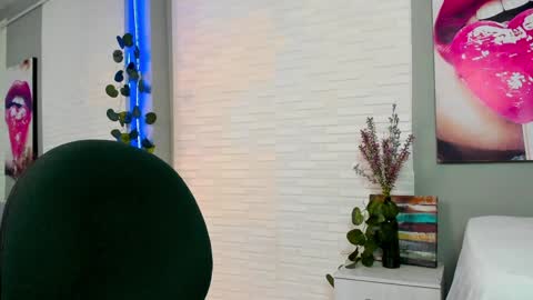 Snapshot of sweetieandjuiicy chatting on January 22, 10:05 pm Call me Nataly  online show from January 22, 10:05 pm