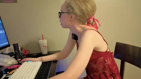 Sweetiek1tty online show from April 19, 12:22 am