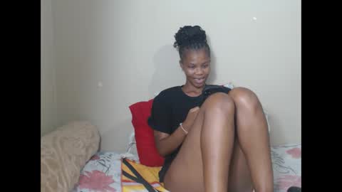 Snapshot of sweetlipss_ chatting on October 6, 4:14 pm sweetlipss_ online show from October 6, 4:14 pm