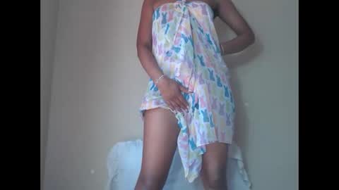 Snapshot of sweetlipss_ chatting on October 10, 8:42 am sweetlipss_ online show from October 10, 8:42 am