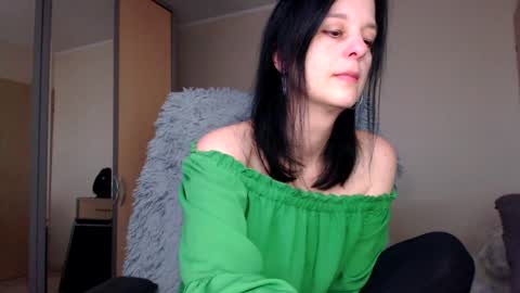 Snapshot of sweetlonglips_ chatting on February 8, 9:13 am JenJenny online show from February 8, 9:13 am