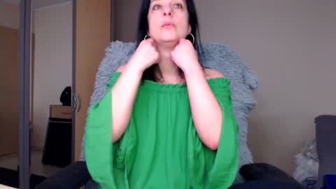 Snapshot of sweetlonglips_ chatting on January 30, 9:15 am JenJenny online show from January 30, 9:15 am