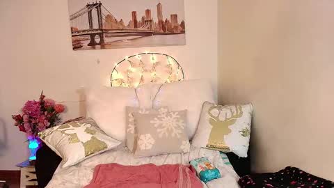 sweetmalory online show from December 15, 4:30 am