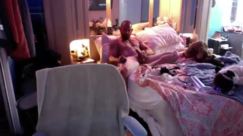 WeAim2PZzz online show from February 7, 7:40 am