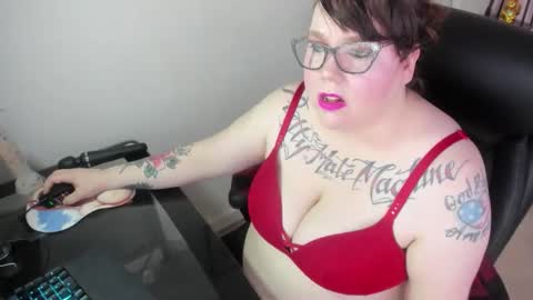 ruby and scarlet online show from November 18, 3:04 pm