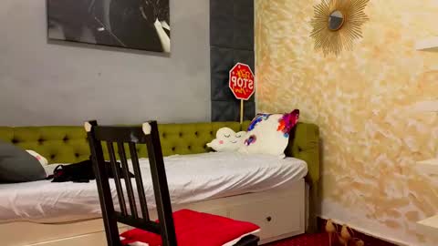 Snapshot of sweetscribe chatting on February 23, 8:28 am SweetScribe online show from February 23, 8:28 am