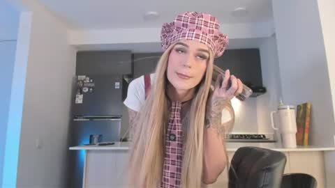 sweetslola online show from August 6, 8:01 am