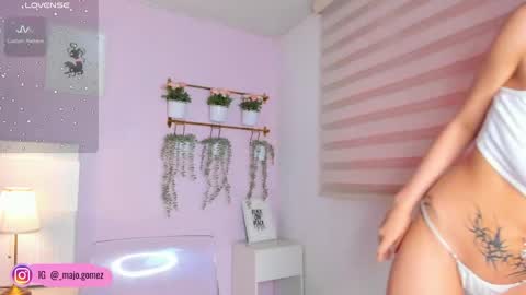   M I A   online show from April 9, 3:07 pm