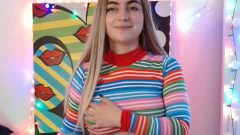Snapshot of sweett_minionn chatting on December 5, 3:01 pm IG valeen mo Vale My schedule Monday to Friday900 am - 300 pm online show from December 5, 3:01 pm