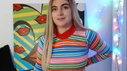 Snapshot of sweett_minionn chatting on December 5, 6:06 pm IG valeen mo Vale My schedule Monday to Friday900 am - 300 pm online show from December 5, 6:06 pm
