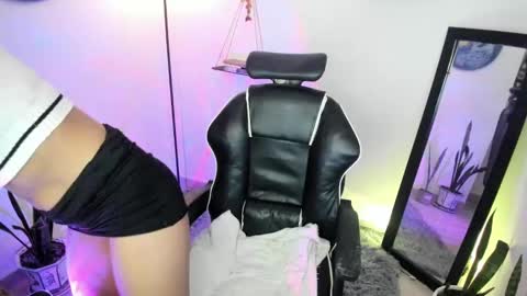 Snapshot of sweettianna chatting on September 30, 2:38 pm shamanta Independent modelHelp me reach 100 thumbs up online show from September 30, 2:38 pm