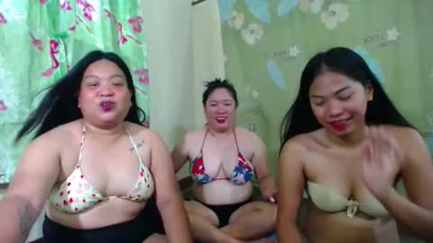 mia and luna online show from April 7, 6:37 am