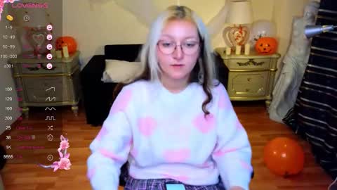 Snapshot of sweety_candys chatting on October 21, 11:26 am Hot Candy online show from October 21, 11:26 am