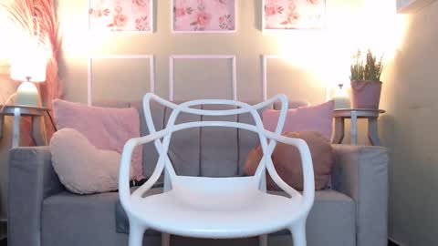 LAURA online show from January 10, 5:51 pm