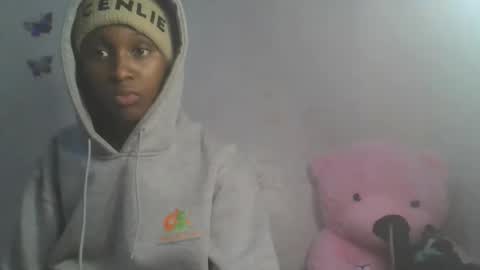 Snapshot of sweetypussy01 chatting on October 30, 7:25 pm sweetypussy01 online show from October 30, 7:25 pm