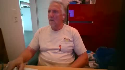 Snapshot of swiss_german_01 chatting on October 14, 11:24 am swiss_german_01 online show from October 14, 11:24 am