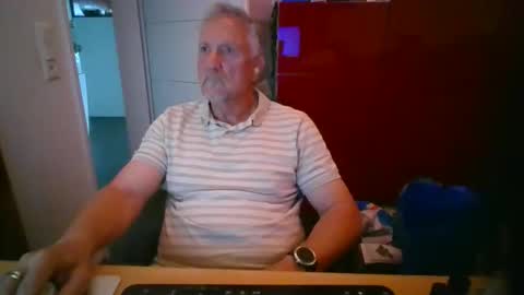 Snapshot of swiss_german_01 chatting on October 16, 6:57 am swiss_german_01 online show from October 16, 6:57 am