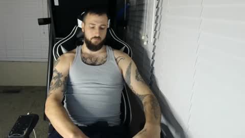 swoozy_ online show from September 19, 12:37 am