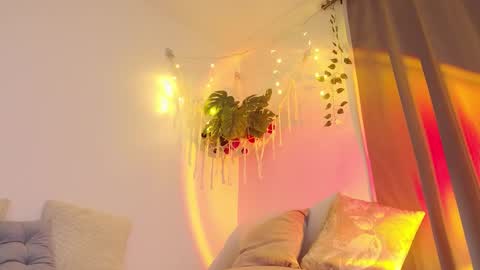 Helen  online show from December 22, 11:00 pm