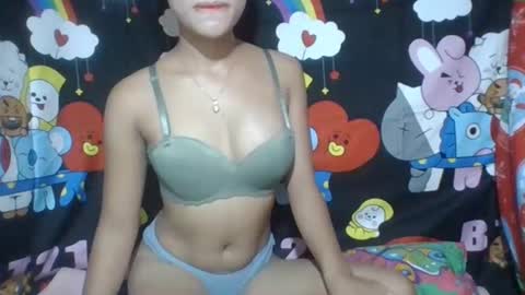 Snapshot of syera_04 chatting on December 2, 8:58 am syera_04 online show from December 2, 8:58 am