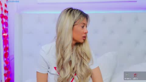 Snapshot of taahiraarabian chatting on March 8, 9:28 am Arianna online show from March 8, 9:28 am