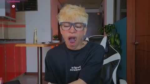 taichi online show from February 15, 3:22 pm