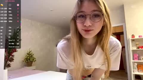 Tessa online show from December 18, 2:56 pm