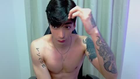 Snapshot of takeru___ chatting on October 6, 8:43 am takeru___ online show from October 6, 8:43 am