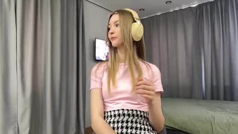 Melissa online show from March 28, 8:27 am