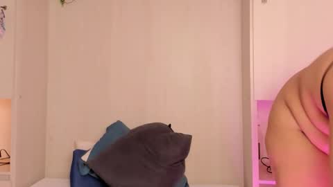  T A R A  online show from March 8, 2:04 am