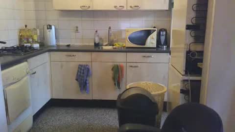 Genaro Thode online show from September 17, 6:06 am