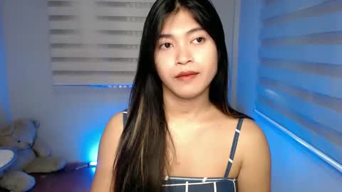 Snapshot of tasteofinnocent69 chatting on January 19, 5:48 am   online show from January 19, 5:48 am
