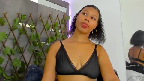 tatianasquirthot online show from March 27, 7:04 pm