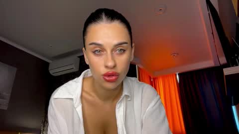 Tati online show from September 25, 11:39 am