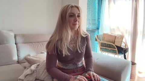 tattoobbgirl online show from May 20, 3:29 pm