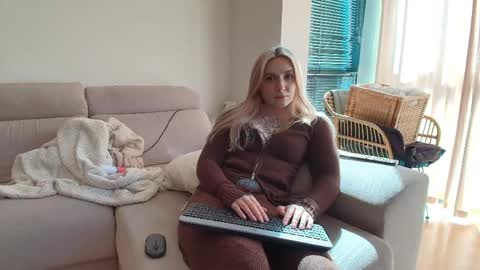 tattoobbgirl online show from April 15, 3:26 pm