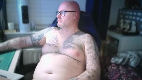 Tattooeddilf 01 online show from March 20, 11:43 pm