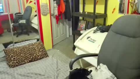 Lisa Lovely online show from January 19, 8:13 am