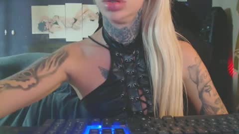 Snapshot of tatuada_safada chatting on September 13, 9:45 am tatuada_safada online show from September 13, 9:45 am