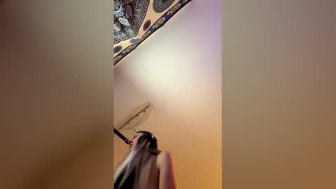 Tayler online show from December 17, 8:21 am