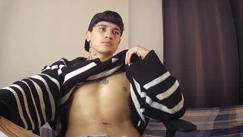 independent model online show from May 29, 8:01 am