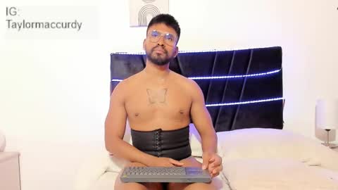 taylormaccurdy_ online show from November 24, 3:22 pm